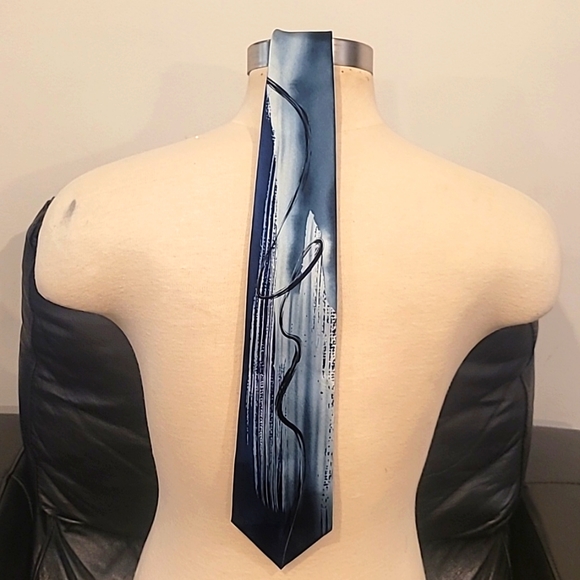 Jerry Garcia, silk watercolor collection tie in gorgeous blue colors. - Picture 1 of 5
